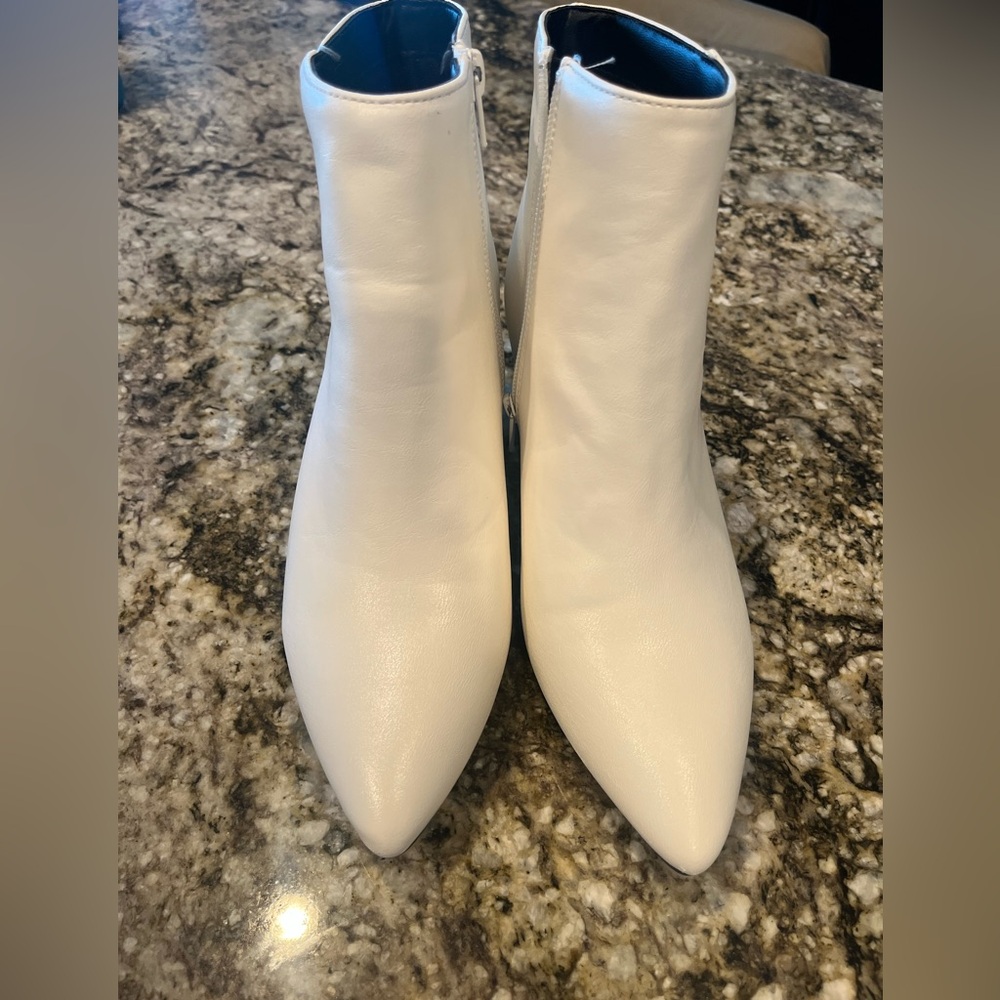 Chic White Heeled Boots for Women